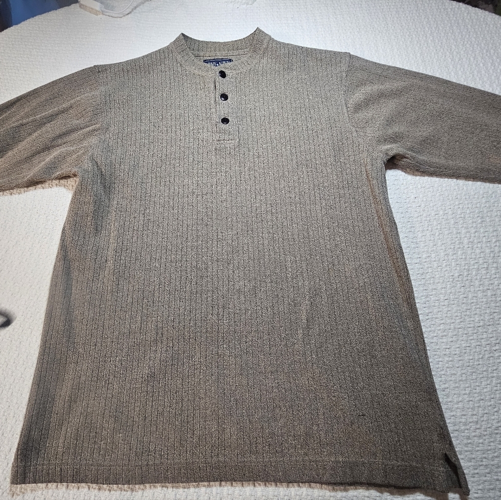 Long sleeve Men's Sweater shirt Size Large